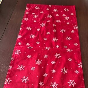 Snowflake Table Runner